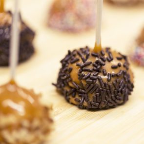 How to Make Mini Caramel Apples