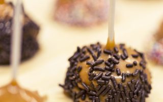 How to Make Mini Caramel Apples