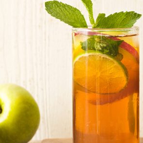 Sparkling Apple-Peach Mojito Mocktail Recipe